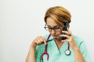 Czym jest i jak wygląda standardowa teleporada medyczna z lekarzem?