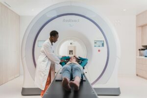 Rezonans magnetyczny MRI – poznaj najważniejsze aspekty tego badania
