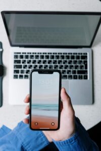 What is an online teleconsultation and how does it work?